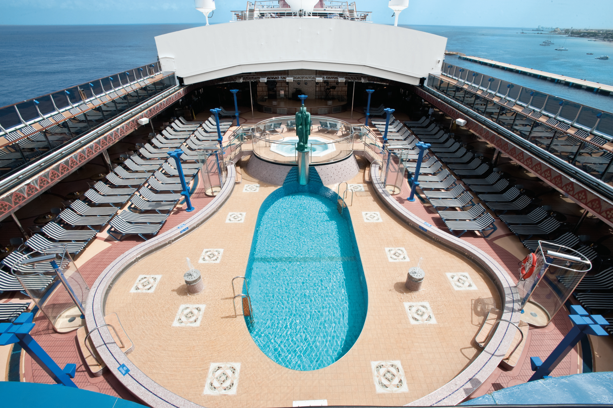 MyCruise Carnival Legend Offentlige-arealer Pool-spa4